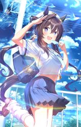1girl :d animal_ears blue_eyes blue_sky brown_hair cloud day hat highres horse_ears horse_girl horse_tail long_hair looking_at_viewer multicolored_hair murasaki_himuro ocean open_mouth outdoors sky smile solo streaked_hair tail umamusume vivlos_(umamusume) white_hair white_hat