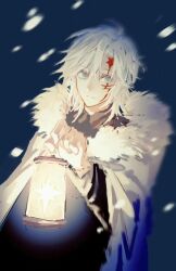 1boy allen_walker asymmetrical_hair blue_background cloak d.gray-man dark_background facial_mark fur-trimmed_cloak fur_trim gloves grey_eyes grey_shirt hair_between_eyes highres holding holding_lantern hood hood_down hooded_cloak lantern looking_to_the_side male_focus rocheng scar scar_across_eye scar_on_face shirt short_hair snow snowing solo star_(symbol) star_facial_mark white_cloak white_fur white_gloves white_hair