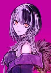 1girl black_dress black_hair closed_mouth coat dress fur-trimmed_coat fur_trim grey_hair highres hololive hololive_english long_hair multicolored_hair pink_background purple_coat shiori_novella shiori_novella_(1st_costume) simple_background solo split-color_hair two-tone_hair virtual_youtuber yellow_eyes yuri_kyanon