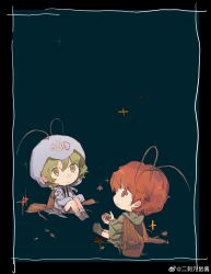 2others absurdres ankle_socks antennae black_border black_shirt blue_background blue_boots blue_jacket blue_shorts boots border brown_wings bug chibi chinese_commentary closed_mouth cockroach commentary_request corallo expressionless eyelashes frown green_boots green_eyes green_hair green_jacket hair_between_eyes happy highres holding hood hood_down hood_up hooded_jacket insect insect_wings jacket knees knees_up len&#039;en long_sleeves looking_back multiple_others open_clothes open_jacket red_eyes red_hair shirt shitodo_aoji shitodo_hooaka short_hair shorts siblings sitting smile socks sparkle watermark weibo_watermark white_socks wings zipper