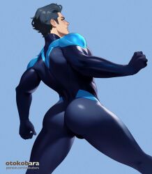 1boy artist_name ass back bara batman_(series) black_bodysuit black_hair blue_bodysuit bodysuit dc_comics dick_grayson highres large_pectorals looking_back male_focus muscular muscular_male nightwing otokobara patreon_username pectorals short_hair simple_background solo superhero_costume thick_thighs thighs two-tone_bodysuit