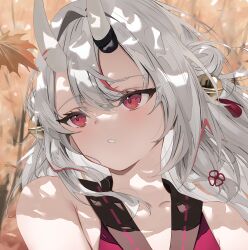 1girl absurdres armpit_crease autumn autumn_leaves bare_shoulders bell commentary_request double_bun hair_bell hair_bun hair_intakes hair_ornament highres hololive horns japanese_clothes jingle_bell kimono leaf long_hair nakiri_ayame nakiri_ayame_(1st_costume) nekoshima_kaede oni outdoors parted_lips portrait red_eyes red_kimono skin-covered_horns sleeveless sleeveless_kimono solo tassel tassel_hair_ornament teeth virtual_youtuber white_hair