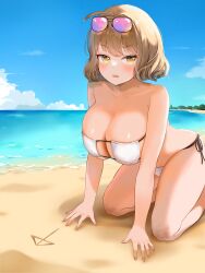 1girl :o absurdres ahoge anis_(nikke) anis_(sparkling_summer)_(nikke) bare_shoulders beach bikini blush breasts cleavage day eyepatch_bikini eyewear_on_head goddess_of_victory:_nikke highres large_breasts light_brown_hair looking_at_viewer ocean official_alternate_costume open_mouth outdoors pink-tinted_eyewear sand short_hair side-tie_bikini_bottom solo string_bikini sunglasses swimsuit tinted_eyewear water white_bikini yellow_eyes yomining