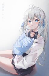 1girl ahoge black_shirt black_skirt blue_eyes closed_mouth finger_to_cheek gosegu hand_up highres ki_elt long_hair long_sleeves looking_at_viewer multicolored_hair pleated_skirt shirt sitting skirt solo streaked_hair thighs twintails undershirt virtual_youtuber waktaverse white_hair white_shirt