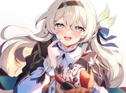 1girl black_bow black_hairband black_jacket blueberry blush bow commentary crepe firefly_(honkai:_star_rail) food frilled_shirt_collar frills fruit green_eyes hair_between_eyes hair_bow hairband highres holding holding_crepe holding_food honkai:_star_rail honkai_(series) ice_cream_scoop_(utensil) jacket long_hair looking_at_viewer multicolored_eyes open_mouth oreo pink_eyes shirt simple_background smile solo strawberry symbol-only_commentary two-tone_eyes upper_body white_background white_shirt yotte