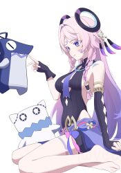 1girl :t absurdres asymmetrical_gloves bare_shoulders barefoot black_gloves black_leotard blue_eyes blush braid breasts citlali_(genshin_impact) citlalin_(genshin_impact) closed_mouth commentary facial_mark fingerless_gloves fingernails floating_headgear forehead_mark from_side genshin_impact gloves headgear highres itzpapa_(genshin_impact) leotard long_hair medium_breasts multicolored_hair pink_hair pink_pupils purple_hair sideboob simple_background sitting sleeveless_turtleneck_leotard solo triangle triangle_facial_mark twin_braids uneven_gloves vec_ka very_long_hair white_background