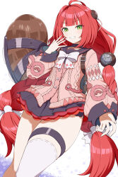 1girl asamura_hiori black_sailor_collar black_skirt bow commentary_request green_eyes grin hand_to_own_mouth hand_up highres jacket long_hair long_sleeves looking_at_viewer pink_jacket pleated_skirt puffy_long_sleeves puffy_sleeves red_hair sailor_collar simple_background single_thighhigh skirt smile solo thigh_strap thighhighs ukinami_yuzuha very_long_hair white_background white_bow white_thighhighs zenless_zone_zero