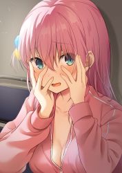 1girl aqua_eyes blush bocchi_the_rock! cube_hair_ornament gotoh_hitori hair_ornament highres jacket long_hair looking_at_viewer one_side_up open_clothes open_jacket pink_hair pink_jacket solo track_jacket yuusa