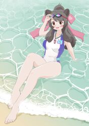 1girl absurdres bare_legs bare_shoulders barefoot beach bergman&#039;s_bear_(kemono_friends) blue_one-piece_swimsuit bow brown_eyes brown_hair collarbone etobiuo goggles goggles_on_head grey_hair hair_between_eyes hair_bow highres japari_symbol kemono_friends kemono_friends_3 long_hair looking_at_viewer multicolored_hair ocean official_alternate_costume one-piece_swimsuit open_mouth pink_bow pink_trim ponytail sidelocks sitting sleeveless smile solo swimsuit whistle whistle_around_neck white_one-piece_swimsuit
