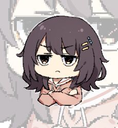 1girl black_hair blank_eyes chibi chibi_only cohiyuri commentary_request crossed_arms frown furrowed_brow hibi_wa_sugiredo_meshi_umashi hood hoodie kawai_mako multiple_hair_clips pink_hoodie pixel_art serious solo sparkle upper_body