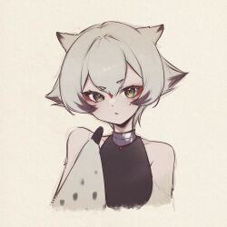 1girl animal_ears bare_shoulders bird_ears black_shirt commentary english_commentary facial_mark feathered_wings green_eyes grey_hair grey_wind hair_between_eyes harpy monster_girl nealayiskah original shirt short_hair sleeveless sleeveless_shirt solo winged_arms wings