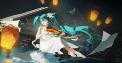 1girl absurdres alternate_costume aqua_eyes aqua_hair barefoot bird chinese_commentary commentary dress flower grand_piano hair_flower hair_ornament hatsune_miku highres instrument lantern liuxn long_hair music paper_lantern piano playing_instrument purple_flower reflection sky_lantern smile solo twintails very_long_hair violin vocaloid white_bird white_dress