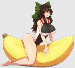 1girl banana black_hair bow commentary_request competition_swimsuit food from_side fruit full_body green_bow grey_background hair_bow highres long_hair looking_at_viewer mani_padme one-piece_swimsuit open_mouth red_eyes reiuji_utsuho sidelocks simple_background sitting solo swimsuit touhou