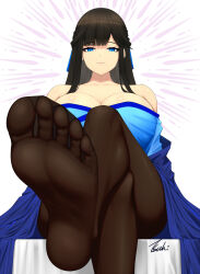 1girl black_hair blue_eyes breasts crossed_legs feet highres large_breasts legend_of_mortal light_smile long_hair looking_at_viewer mole mole_under_mouth pantyhose soles toes tsuki_riven xiahou_lan
