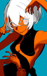 1girl absurdres blue_background colored_skin extra_arms hands_up highres looking_at_viewer momomo_906 orange_skin original ringed_eyes short_hair simple_background smile solo upper_body white_eyes white_hair
