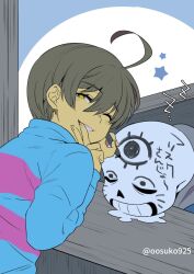 1boy 1other :d ;d ahoge blue_background blue_sweater brown_hair closed_eyes commentary_request fingernails flat_color frisk_(undertale) from_behind grey_hood grin hair_between_eyes hands_up highres holding holding_marker hood hood_down huge_ahoge long_sleeves looking_at_viewer looking_back marker naoki_(oosuko) one_eye_closed open_mouth pink_sweater pixie_cut puffy_long_sleeves puffy_sleeves saliva saliva_pool sans_(undertale) short_hair simple_background skeleton sleeping smile star_(symbol) striped_clothes striped_sweater sweater turtleneck turtleneck_sweater two-tone_background two-tone_sweater u_u undertale unusually_open_eyes upper_body v white_background yellow_eyes zzz