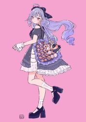 1girl alternate_costume badge bag bag_charm belle_(zenless_zone_zero) black_dress black_hairband black_shoes bow button_badge charm_(object) commentary_request dress drill_hair eous_(zenless_zone_zero) frills hairband highres itabag long_hair mole mole_under_eye nail_polish pink_background pointy_ears purple_bag purple_bow purple_hair red_eyes shiro_chan46 shoes simple_background socks solo vivian_banshee white_socks wise_(zenless_zone_zero) zenless_zone_zero