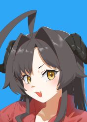 1girl :3 ahoge black_hair blonde_hair blue_archive blue_background fang hair_intakes highres huge_ahoge jjigong_chigon kasumi_(blue_archive) long_hair looking_at_viewer open_mouth portrait red_shirt shirt skin_fang smile solo yellow_eyes