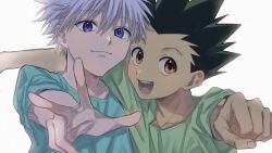 2boys black_hair blue_eyes clenched_hand closed_mouth gon_freecss green_shirt highres hunter_x_hunter killua_zoldyck looking_at_viewer male_focus multiple_boys open_mouth orange_eyes re_tae44 shirt simple_background teeth v white_background white_hair