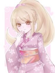 1girl blush cowboy_shot danganronpa_(series) danganronpa_2:_goodbye_despair hair_ornament hair_scrunchie hand_up heart highres japanese_clothes kimono long_hair long_sleeves obi orange_eyes pink_background pink_kimono pink_scrunchie ponytail ribbon saionji_hiyoko sash scrunchie solo white_background wide_sleeves xiang_gong