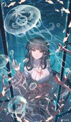 1girl against_glass aquarium black_hair blunt_bangs bow brown_eyes caustics chinese_commentary commission coral facing_viewer feet_out_of_frame fish hair_bow hakama hakama_skirt hand_on_glass highres inuyasha japanese_clothes jellyfish kikyou_(inuyasha) kimono long_hair long_sleeves looking_at_animal looking_up low_ponytail miko parted_lips ponytail red_hakama red_ribbon ribbon ribbon-trimmed_sleeves ribbon_trim school_of_fish shiling sidelocks_tied_back skirt solo standing tile_floor tiles very_long_hair watermark weibo_watermark white_bow white_kimono wide_sleeves