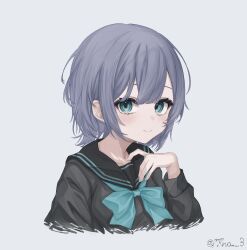 1girl absurdres aqua_bow aqua_bowtie aqua_eyes black_sailor_collar black_serafuku black_shirt bow bowtie closed_mouth grey_background grey_hair highres long_sleeves looking_at_viewer nemuri_namida_rua original sailor_collar school_uniform serafuku shirt short_hair sidelocks simple_background smile twitter_username upper_body