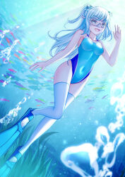 1girl absurdres blue_eyes blue_one-piece_swimsuit breasts chinese_commentary commentary_request competition_swimsuit covered_navel diving_mask fish flippers freediving goggles highleg highleg_one-piece_swimsuit highres kelp long_hair looking_at_viewer medium_breasts one-piece_swimsuit original smile solo startk swimsuit thighhighs two_side_up underwater waving white_hair white_thighhighs