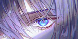 1boy aegyo_sal blue_eyes chinese_commentary close-up commentary eye_focus eyelashes fate/grand_order fate_(series) grey_hair looking_at_viewer male_focus oberon_(fate) oberon_(third_ascension)_(fate) solo split_crop zhumojian