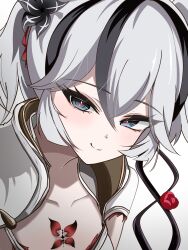 1girl absurdres black_eyes black_flower bunchosan_dayo camellya_(wuthering_waves) collarbone flower flower_on_chest hair_flower hair_ornament hair_vines highres red_flower red_petals simple_background smile solo upper_body white_background wuthering_waves