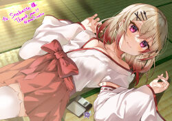 1girl absurdres blonde_hair blush breasts closed_mouth collarbone commentary_request commission commissioner_name cyberlive detached_sleeves floppy_disk gradient_hair hair_between_eyes hair_ornament hairclip hakama hakama_skirt highres iekushi_chapipi japanese_clothes kimono long_sleeves looking_at_viewer lying medium_breasts multicolored_hair on_back pink_hair purple_eyes red_skirt short_hair skeb_commission skirt solo tatami thank_you thighhighs twitter_username virtual_youtuber white_kimono white_thighhighs wide_sleeves x_hair_ornament yam_(yamap_mako)