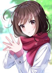 1girl blurry blurry_background blush brown_eyes brown_hair closed_mouth commentary_request day depth_of_field film_grain fingernails hands_up highres hominotsu jacket long_sleeves looking_at_viewer medium_hair original outdoors own_hands_together pink_sweater pout red_scarf scarf solo steepled_fingers sweater swept_bangs upper_body v-shaped_eyebrows white_jacket wispy_bangs