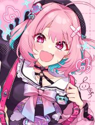 1girl ahoge animal_print aqua_hair arm_up backpack bag bandaid bandaid_hair_ornament bear_print beret blush bow bowtie brooch choker collarbone cropped crossed_bandaids dot_nose fangs grid_background hair_intakes hair_ornament harness hat heart heart_brooch heart_o-ring highres holding holding_strap idolmaster idolmaster_cinderella_girls idolmaster_cinderella_girls_starlight_stage jewelry kinou_(yuzukinou) long_sleeves looking_at_viewer multicolored_hair o-ring o-ring_harness open_mouth pink_background pink_choker pink_eyes pink_hair purple_bow purple_bowtie purple_sweater rainbow rainbow_print raised_eyebrows sailor_collar short_hair signature smile solo sparkle sweater translation_request two-tone_hair white_sailor_collar yumemi_riamu
