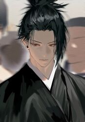 1boy asymmetrical_bangs black_hair black_kimono brown_eyes chinese_commentary closed_mouth commentary_request day earrings expressionless getou_suguru grey_sky high_ponytail highres japanese_clothes jewelry jujutsu_kaisen kimono making-of_available male_focus outdoors people ponytail short_hair short_ponytail sky solo stud_earrings tanxianjia_xiaomao upper_body