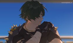 1boy artist_name bandaged_arm bandages black_gloves black_jacket black_shirt blue_sky blurry blurry_background day dog_tags gloves green_eyes green_hair hair_over_one_eye hand_up highres jacket jacket_on_shoulders jewelry koeda_(k83_4) lighter_(zenless_zone_zero) looking_ahead male_focus necklace one_eye_covered outdoors parted_bangs parted_lips shirt short_hair short_sleeves sky smile solo spiked_jacket spikes torn_clothes torn_shirt twitter_username upper_body zenless_zone_zero
