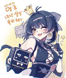1girl absurdres antenna_hair bare_shoulders black_bow black_gloves black_hair bow breasts chromatic_aberration colored_inner_hair commentary_request cross-laced_clothes cross-laced_dress crown earrings elbow_pads female_rover_(wuthering_waves) gloves hair_bow hair_ribbon heavy_chromatic_aberration highres jewelry korean_commentary large_breasts looking_at_viewer multicolored_hair one_eye_closed open_mouth ribbon rover_(wuthering_waves) smile solo sw_haze triangle_earrings white_hair wuthering_waves yellow_eyes yellow_ribbon