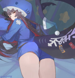 1girl absurdres alternate_costume alternate_hair_length alternate_hairstyle angnomsy animal_hood ass bandaid bandaid_on_clothes bed bedroom black_hair blue_pajamas blue_shorts colored_inner_hair ellen_joe fins fish_tail hat highres hood long_hair long_sleeves looking_back lying mole mole_under_eye multicolored_hair nightcap official_alternate_costume on_bed on_stomach one_eye_closed pajamas pillow red_eyes red_hair scar scar_on_tail shark_girl shark_hood shark_tail shorts solo tail thighs zenless_zone_zero