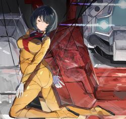 1girl assault_visor black_hair blue_visor bob_cut bodysuit breasts closed_eyes closed_mouth commentary_request gelgoog gelgoog_(gquuuuuux) gundam gundam_gquuuuuux highres kneeling large_breasts mecha mecha_pilot_suit mobile_suit normal_suit_(gundam) orange_bodysuit restrained robot science_fiction shiiko_sugai short_hair solo the_olphy