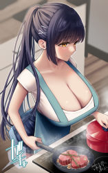 1girl apron bare_arms black_hair blurry blush breasts cleavage closed_mouth cooking depth_of_field food frying_pan green_apron hair_ornament hairclip highres indoors large_breasts long_hair original ponytail pot short_sleeves smile solo steak stove wooden_floor yellow_eyes yuzuri_ai