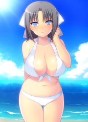 10s 1girl beach bikini blue_eyes blue_sky blush breasts cleavage cloud cowboy_shot curvy day female_focus front-tie_bikini_top front-tie_top grey_hair hair_ribbon halterneck halterneck highres horizon kyoku_tou large_breasts leaning_forward looking_at_viewer navel ocean outdoors ribbon senran_kagura senran_kagura_shinovi_versus short_hair sky smile solo sparkle standing standing_on_one_leg sunlight swimsuit thigh_gap water wide_hips yumi_(senran_kagura)
