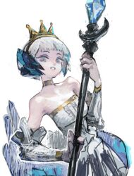 1girl arched_crown bare_shoulders crown detached_sleeves dress eyelashes gold_choker gold_crown grey_eyes gwendolyn_(odin_sphere) hakusaku highres holding holding_staff looking_at_viewer mage_staff no_sclera odin_sphere parted_lips short_hair smile solo staff strapless strapless_dress valkyrie white_dress white_hair white_sleeves