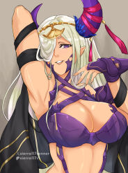 1girl arm_up armpits bare_shoulders breasts cleavage dark_skin fire_emblem fire_emblem_engage grey_background grey_hair grin highres horns large_breasts long_hair looking_at_viewer midriff nintendo pointy_ears purple_eyes revealing_clothes sierra117renner smile solo stomach upper_body zephia_(fire_emblem)