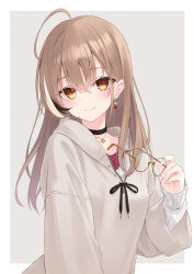 1girl absurdres ahoge arm_up azuuru berry black_bow black_choker border bow breasts brown_eyes brown_hair brown_hoodie choker closed_mouth collarbone commentary_request earrings food-themed_earrings glasses grey_background hair_between_eyes highres holding holding_removed_eyewear hololive hololive_english hood hoodie jewelry light_smile long_hair long_sleeves looking_at_viewer medium_hair multicolored_hair nail_art nanashi_mumei nanashi_mumei_(casual) necklace official_alternate_costume outside_border oversized_clothes red_shirt round_eyewear shirt simple_background small_breasts smile solo streaked_hair sweater unworn_eyewear upper_body virtual_youtuber white_border white_sweater wide_sleeves yellow_eyes zipper