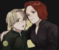 2girls animification avengers_(series) black_background black_bodysuit black_widow blonde_hair bodysuit closed_mouth earrings fingernails g_wee2 green_bodysuit green_eyes hand_on_another&#039;s_shoulder jewelry lips long_fingernails looking_at_viewer marvel marvel_cinematic_universe multiple_girls natasha_romanoff open_mouth red_hair short_hair siblings simple_background sisters smile superhero_costume teeth the_avengers_(2012) thunderbolts_(movie) upper_body yelena_belova zipper