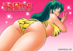 1girl alien animal_print ass bikini blue_eyes blush breasts demon_girl demon_horns eyeshadow fang from_behind green_hair highres horns large_breasts long_hair looking_at_viewer looking_back lum lying makeup monociclo_art orange_bikini pink_background pointy_ears print_bikini smile sparkle star_(symbol) swimsuit tiger_print urusei_yatsura v