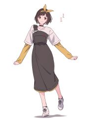 1girl bang_dream! black_choker brown_eyes brown_hair choker commentary full_body grey_overalls hair_ribbon hashtag-only_commentary hazawa_tsugumi highres kanade_(kanade_3344) layered_sleeves long_sleeves overalls ribbon shirt shoes short_hair short_over_long_sleeves short_sleeves simple_background solo translation_request white_background white_shirt white_shoes yellow_ribbon yellow_shirt