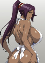 1girl ai-assisted apron ass backboob bare_back bleach breasts commentary dark-skinned_female dark_skin from_behind grey_background hand_on_own_ass huge_breasts long_hair looking_at_viewer looking_back median_furrow naked_apron parted_bangs ponytail purple_hair shihouin_yoruichi shoulder_blades sideboob simple_background smile solo toned toned_female white_apron yellow_eyes yxyyxy