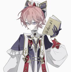 1boy arm_up black_capelet black_gloves book capelet chinese_commentary closed_mouth commentary_request crossed_bangs dahlia_(genshin_impact) dot_nose double-parted_bangs genshin_impact gloves gold_trim hair_between_eyes hat highres holding holding_book long_sleeves looking_to_the_side male_focus meiyoumingzidelaoshi ornate_clothes pink_hair puffy_sleeves purple_eyes sideways_glance solo tassel upper_body white_hat