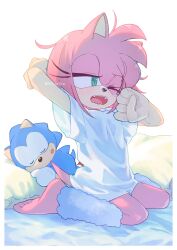 1boy 1girl amy_rose artist_name bare_legs barefoot bed bed_sheet child eyelashes feet gloveless green_eyes highres kneeling knees konjiki_ringo legs medium_hair messy_hair morning multicolored_hair one_eye_closed pajamas pillow pink_fur pink_hair sa_ssssa sega shirt sitting sleeping sleepy soles sonic_&amp;_friends sonic_(series) sonic_the_hedgehog stuffed_toy t-shirt tail tears toes toy two-tone_fur two-tone_hair waking_up wariza wavy_mouth yawning