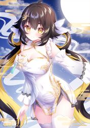 1girl aether_gazer bird_hair_ornament blonde_hair blush breasts brown_hair character_request china_dress chinese_clothes cleavage closed_mouth cloud commentary_request covered_navel detached_sleeves dress gold_trim hair_between_eyes hair_ornament hamiyamiko jinwu_(aether_gazer) long_hair long_sleeves looking_at_viewer moon multicolored_hair night night_sky outdoors sky sleeveless sleeveless_dress smile solo thighhighs two-tone_hair very_long_hair white_dress white_sleeves white_thighhighs yellow_eyes