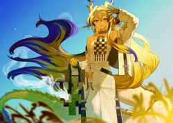 1girl :d absurdres adversarial_noise arknights arm_up bare_shoulders beads belt blonde_hair colored_extremities commentary dragon_girl dragon_horns dragon_tail english_commentary green_eyes hair_between_eyes highres holding horns jewelry long_hair looking_at_viewer necklace open_mouth pants purple_hair shu_(arknights) smile solo standing strapless sunlight tail tube_top very_long_hair watermark white_belt white_hair white_pants white_tube_top wind yun-yang